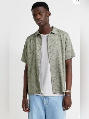 Lazy Oaf Olive Short-Sleeve Smiley Face Button-Down Bowling Shirt XS Unisex